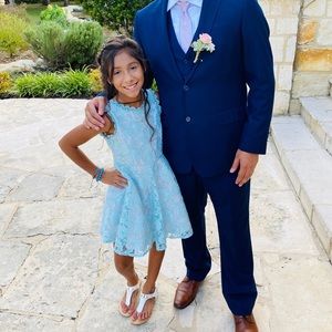 Meet your Poshers, Ariana & King!